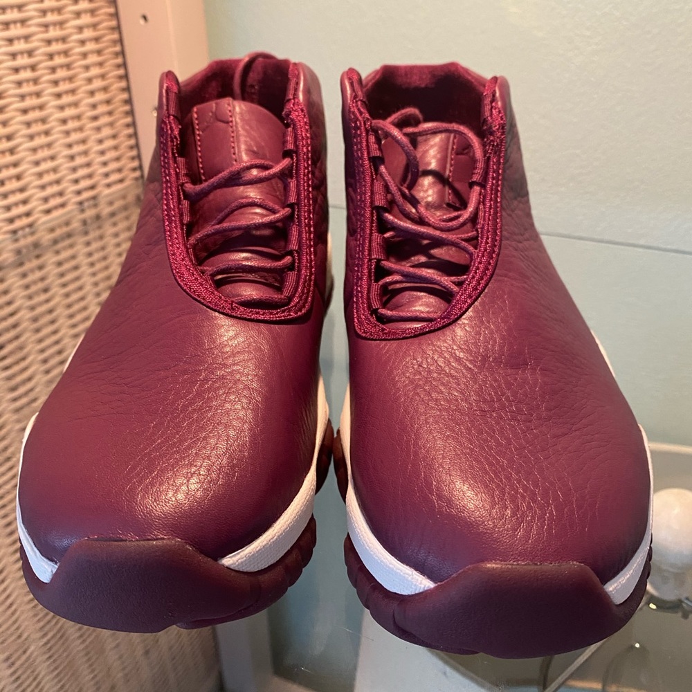 Air Jordan Future in Bordeaux/Phantom ARO726-600